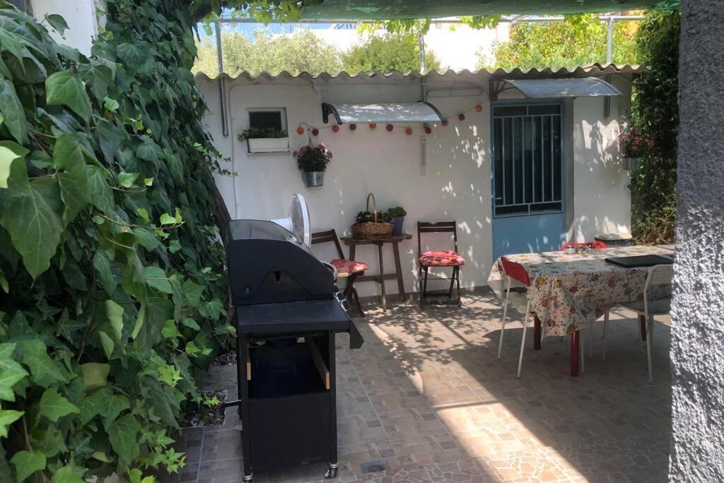 Вилла Ανακαινισμενη Μονοκατοικια 125 Τμ Στο Κεντρο Με Κηπο Missolonghi Экстерьер фото